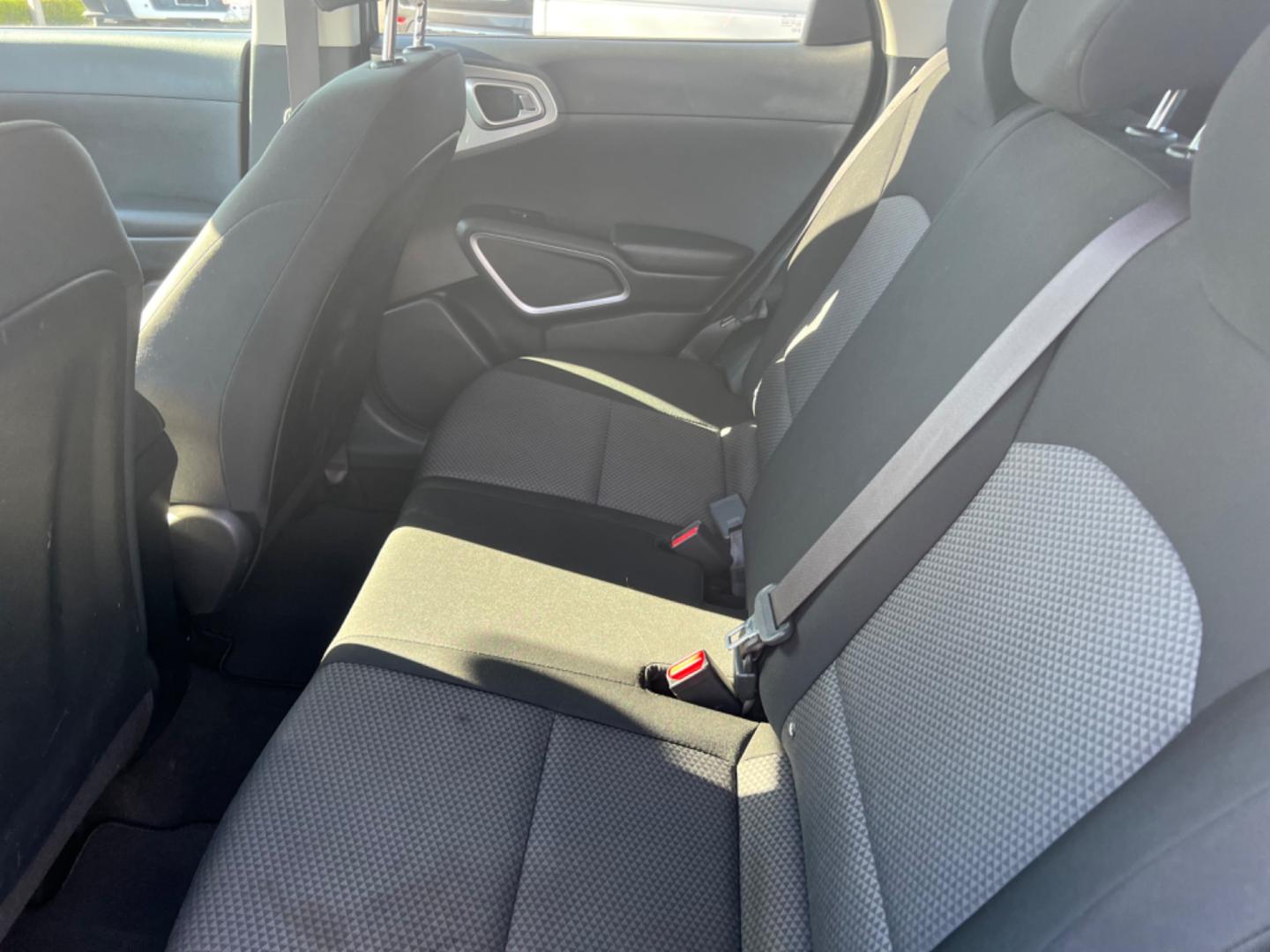 2020 GRAY Kia Soul S (KNDJ23AU6L7) with an 2.0L L4 DOHC 16V engine, CVT transmission, located at 420 I-35E, Lancaster, TX, 75146, (469) 297-4144, 32.593929, -96.823685 - Photo#3